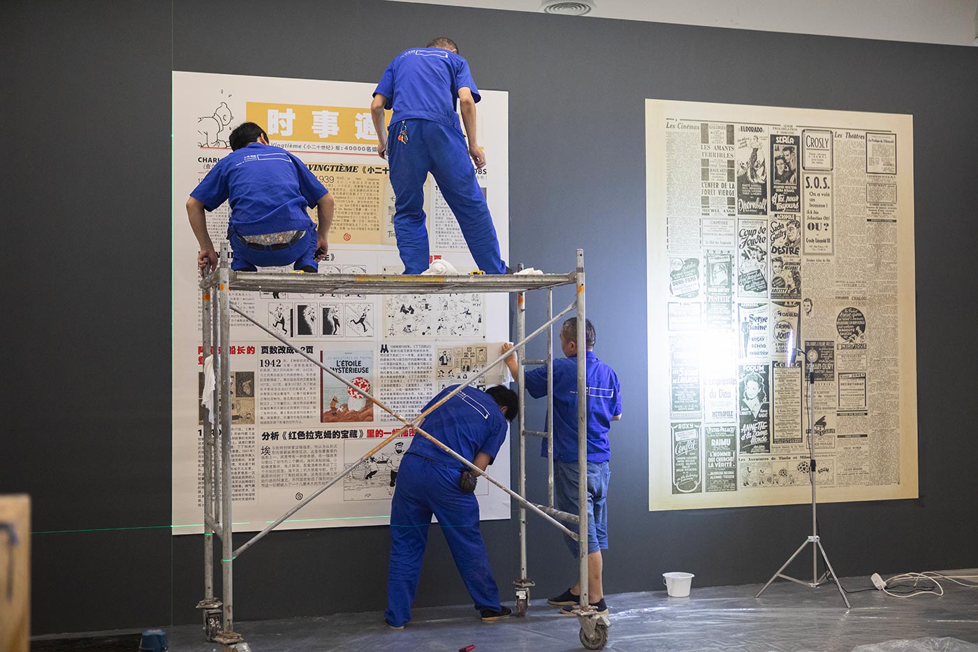 Montage de l'exposition Hergé à Shanghai