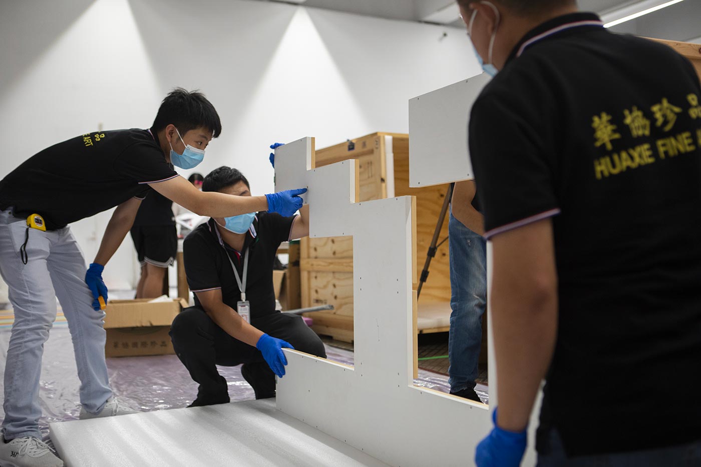 Montage de l'exposition Hergé à Shanghai