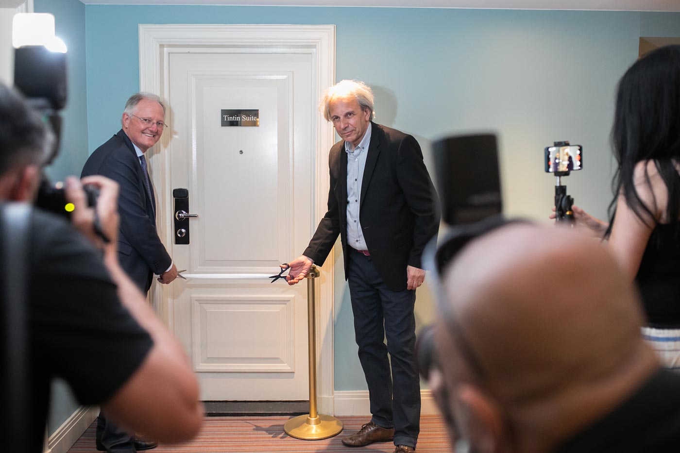 Nick Rodwell inaugure la suite Tintin à l'hôtel Amigo