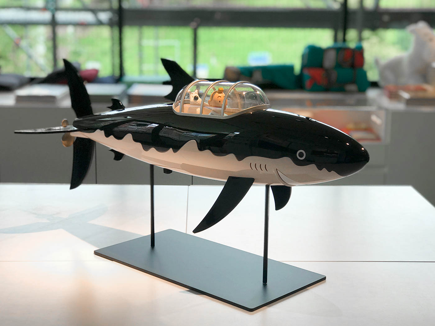 Figurine Tintin Le sous-marin requin 77 cm: Figurines BD par Hergé chez Figurine Tintin Le sous-marin requin 77 cm: Figurines BD par Hergé chez