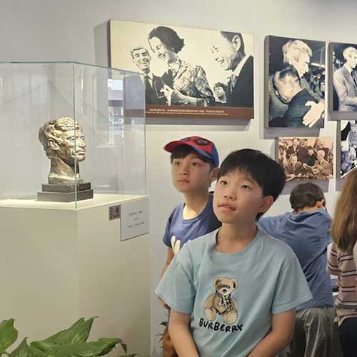 小丁丁迷参观上海张充仁纪念馆